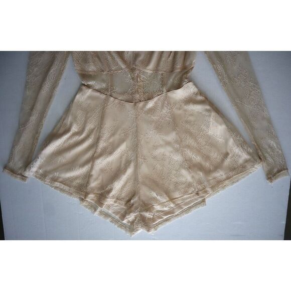 Glamorous x Urban Outfitters Women's Sz 6 Ivory Semi-Sheer Lace L/S Romper - Picture 9 of 13